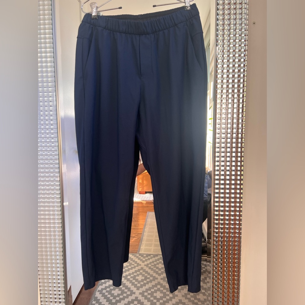 Lululemon Cropped Navy Pants 👖
